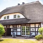 Reethus-am-hafen Reetdachhaus Hafenblick Mit Garten Und Blick Aufs Wasser *