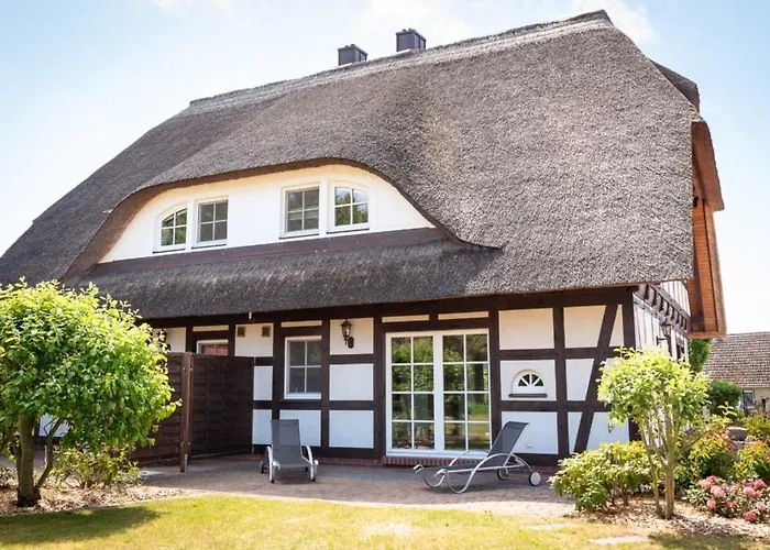 Reethus-am-hafen Reetdachhaus Hafenblick Mit Garten Und Blick Aufs Wasser *