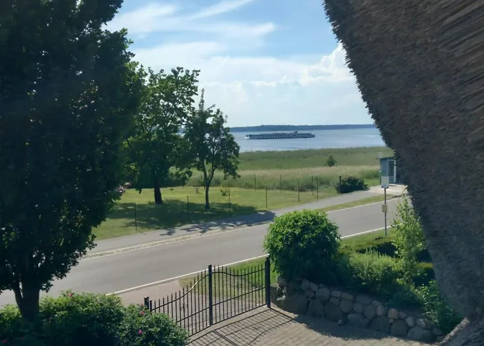 度假居 Reethus-am-hafen Reetdachhaus Hafenblick Mit Garten Und Blick Aufs Wasser 朗克维茨