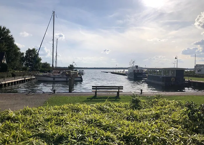 Reethus-am-hafen Reetdachhaus Hafenblick Mit Garten Und Blick Aufs Wasser 朗克维茨